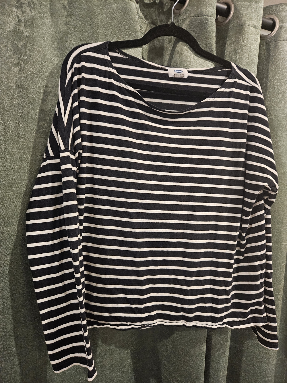 Old Navy Black & White Striped Long-Sleeve Tee